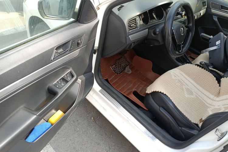 Used Volkswagen Gran Lavida 2015 1.6L Automatic Comfort Edition
