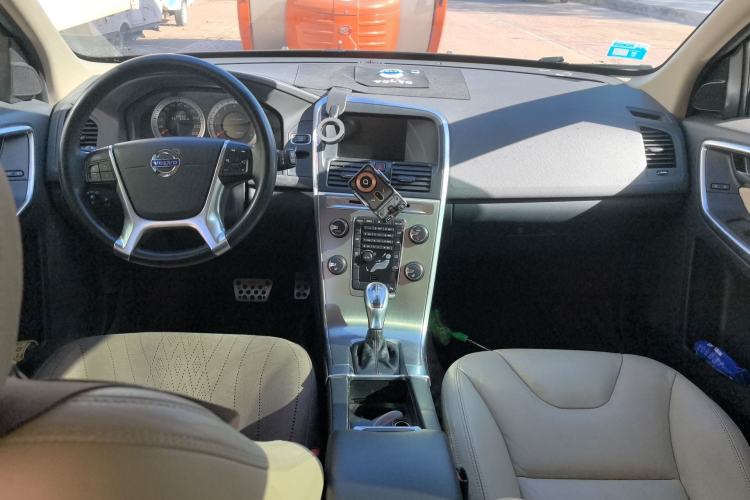 Used Volvo XC60 2013 T5 Zhiya Edition Center Console