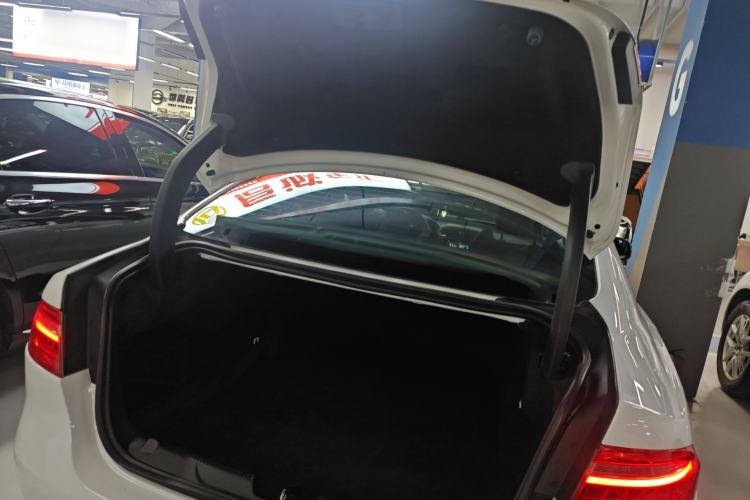 Used Jaguar XE 2015 2.0T 240 PS R-Sport
