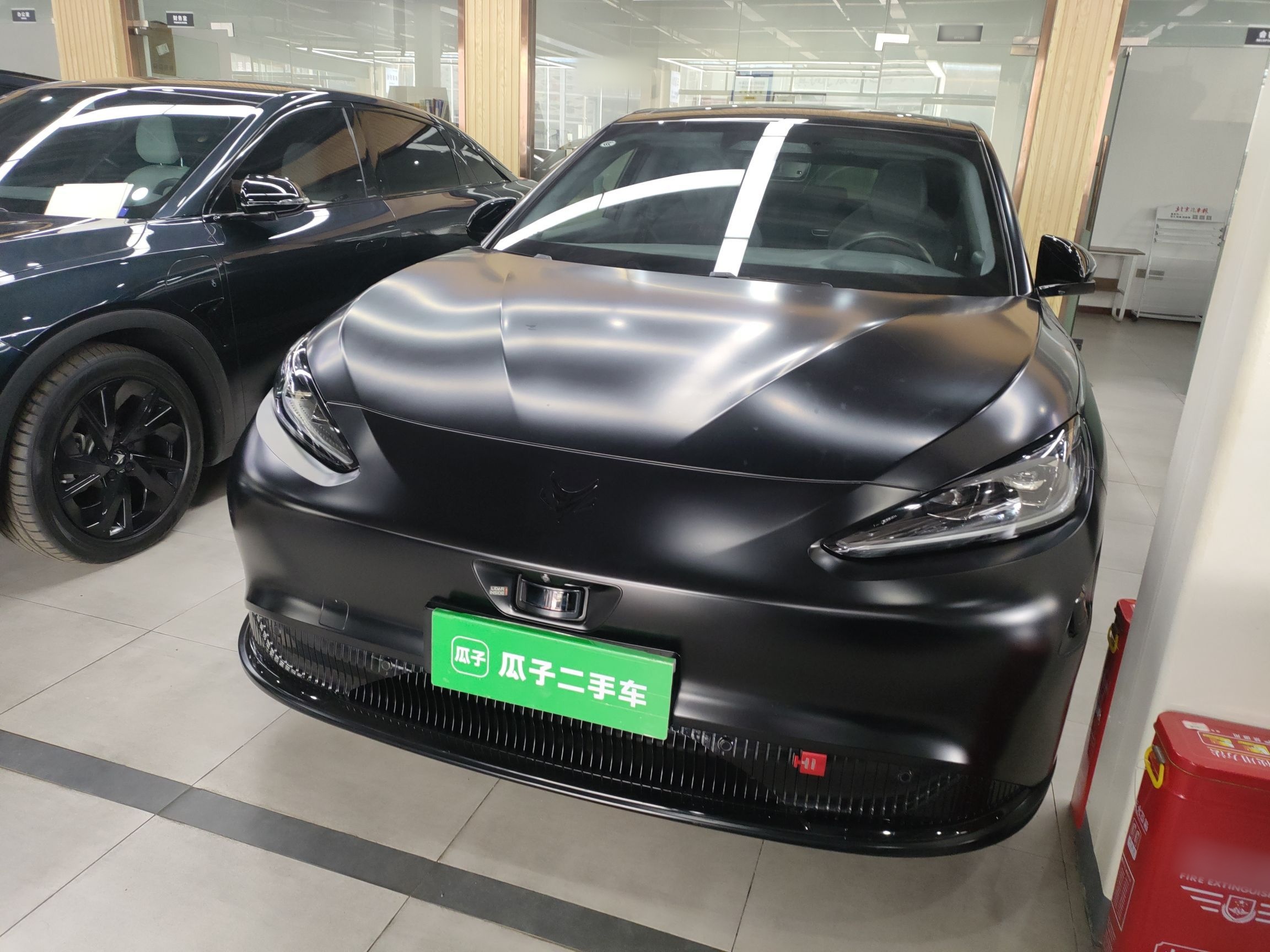 تحت مقدمة السيارة