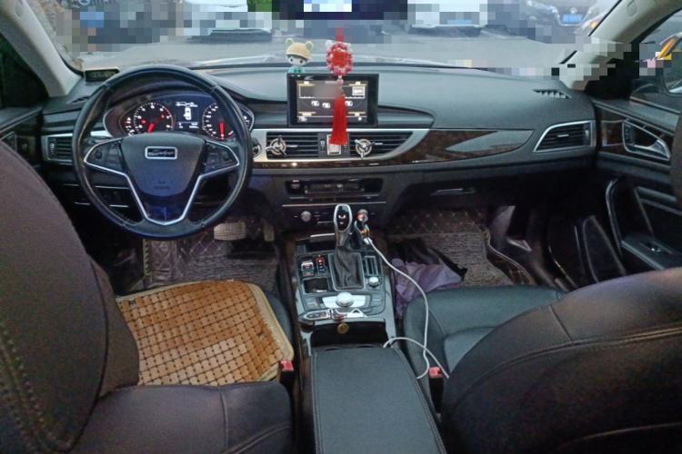 Used Zotye Z700 2018 Z700H 1.8T DCT Luxury Model Center Console