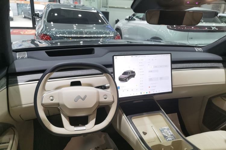 Used ONVO Luxeed L90 2025 Model—Ultra Six-Seater Version Center Console