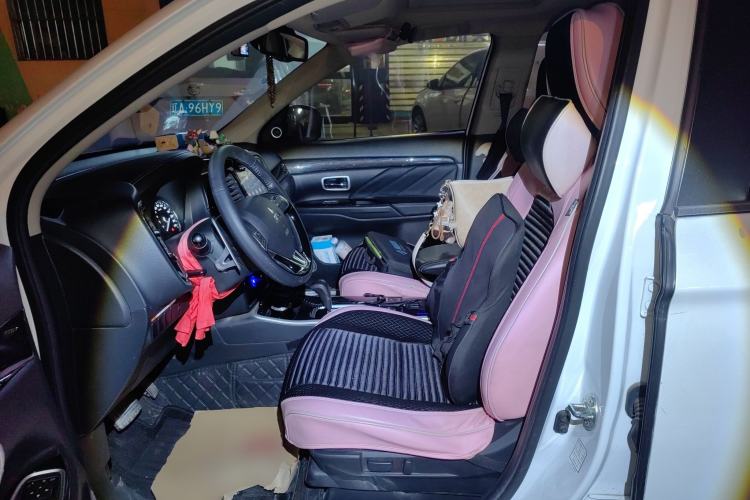 Used Mitsubishi Outlander 2019 2.4L 4x4 Zhi Xiang Edition 7 Seats China V Emission Standard