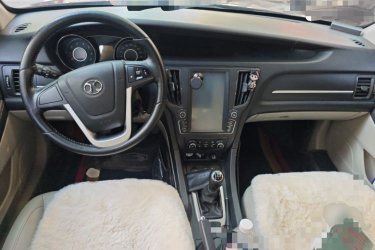 Used BAIC Senova D50 2014 1.5L manual comfort version Center Console