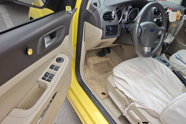 Used Ford Focus 2013 Hatchback Classic 1.8L Automatic Fashion Edition Driver Seat