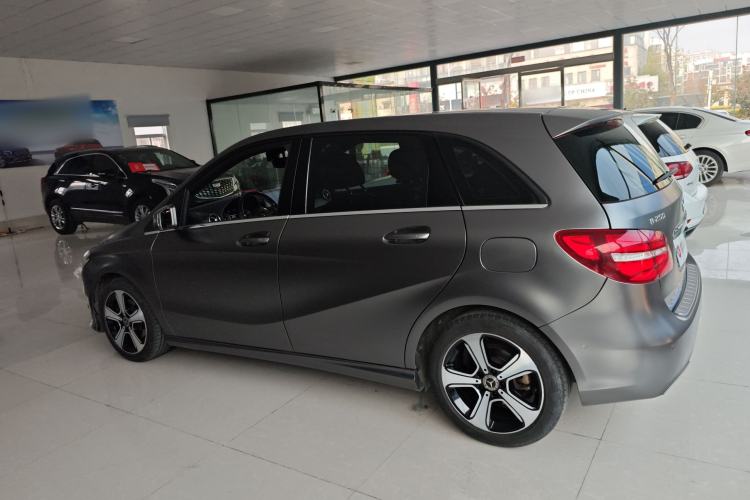 Used Mercedes-Benz B-Class 2019 B 200 Fashion Model Left Side