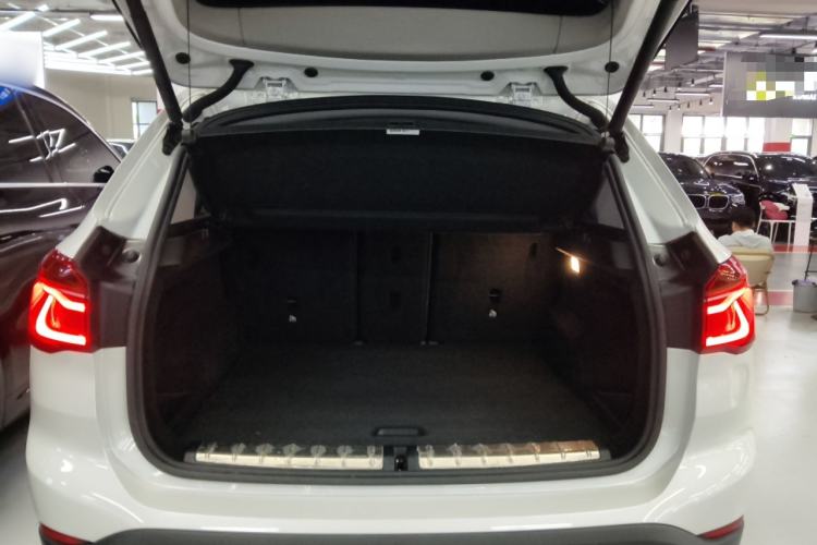 Used BMW X1 2019 sDrive20Li Leading Model Trunk