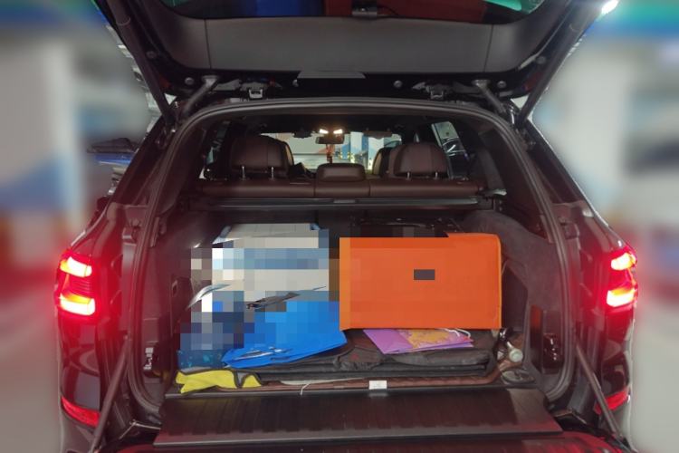 Used BMW X5 2022 xDrive 40Li M Sport Package Trunk