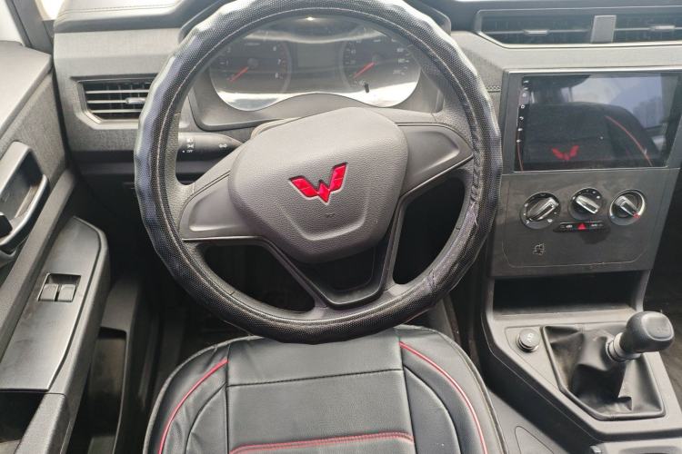 Used Wuling Hongguang PLUS 2020 1.5L Manual Standard Edition 5 Seats Steering Wheel