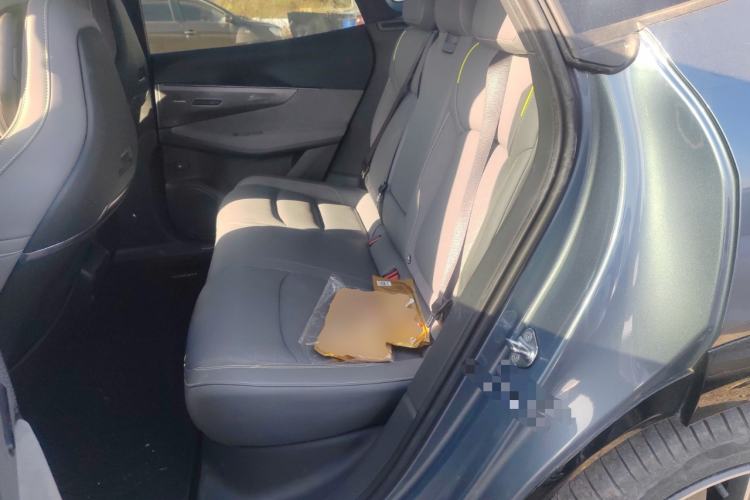 Used Lynk & Co 08 EM-P 2025 220 km All-Wheel-Drive Performance Halo Left Rear Seat