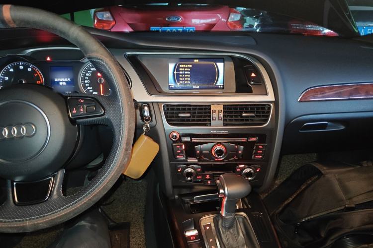 Used Audi A4L 2016 35 TFSI Automatic Comfort Model Center Console