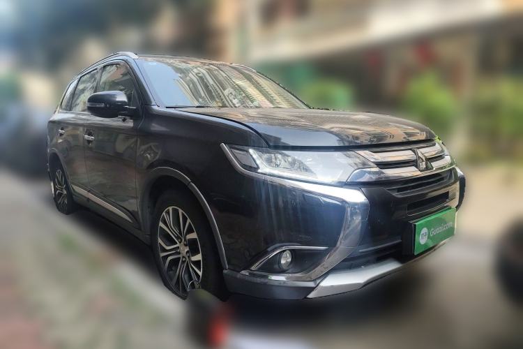 Used Mitsubishi Outlander 2016 2.4L 4x4 Elite Edition 5 Seats Front Right 45 Deg