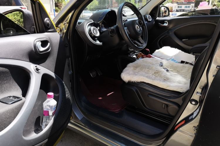 Used smart forfour 2016 1.0L 52 kW Passion Edition Driver Seat