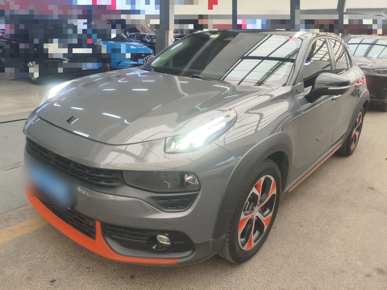 تحت مقدمة السيارة