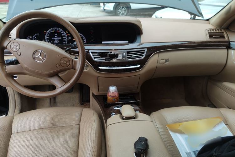 Used Mercedes-Benz S-Class 2012 S 300 L Luxury Grand Edition Center Console