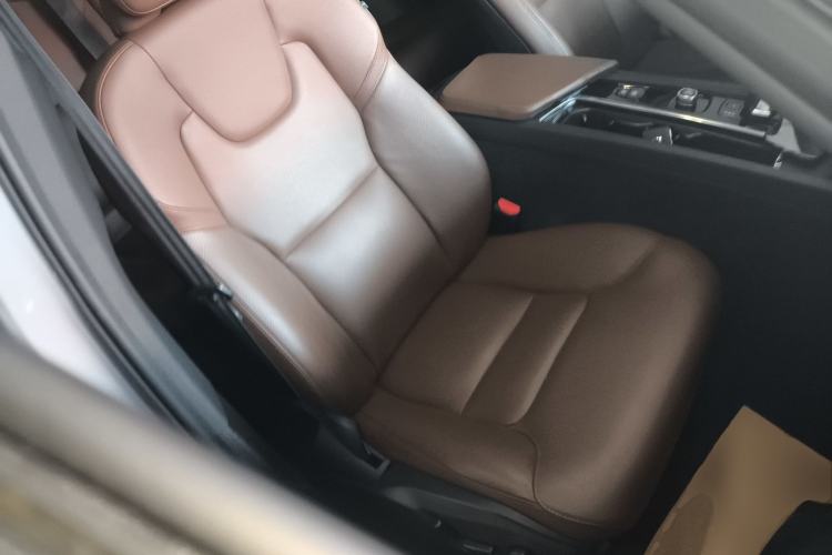 Used Volvo XC60 2023 B5 4x4 Smart Luxury Edition Right Front Seat