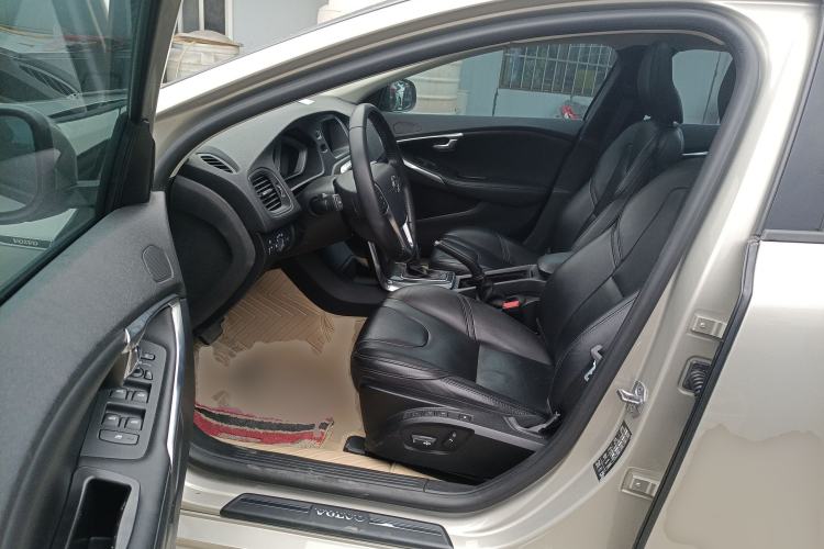 Used Volvo V40 2017 T3 Zhiyi Edition