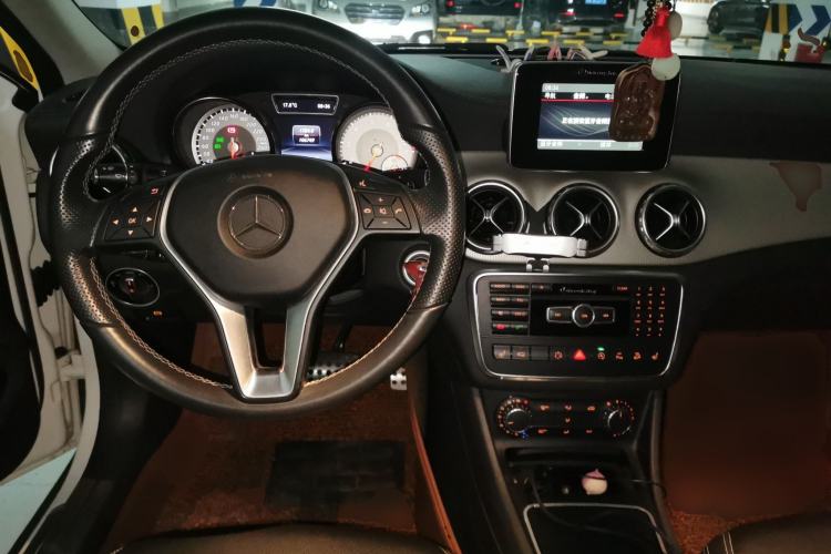 Used Mercedes-Benz GLA 2015 GLA 220 4MATIC Fashion Model
