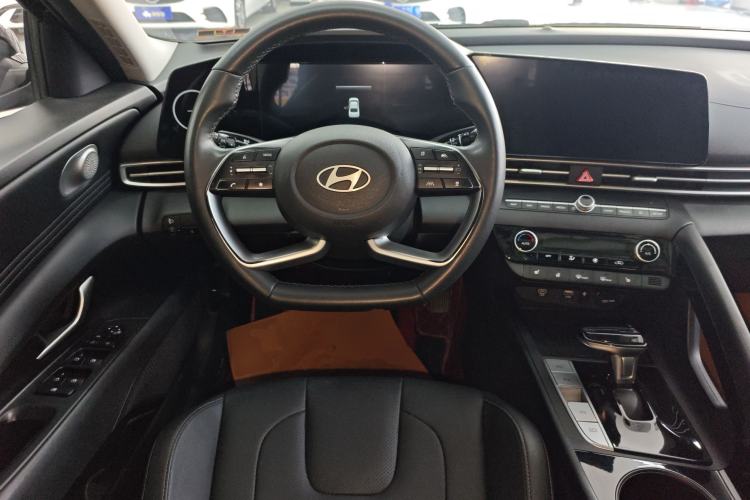 Used Hyundai Elantra 2023 1.5L CVT LUX Prestige Edition