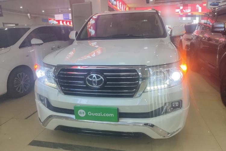 Used Toyota Land Cruiser 2015 4.0L VX-R 8-Seater Middle East Version
