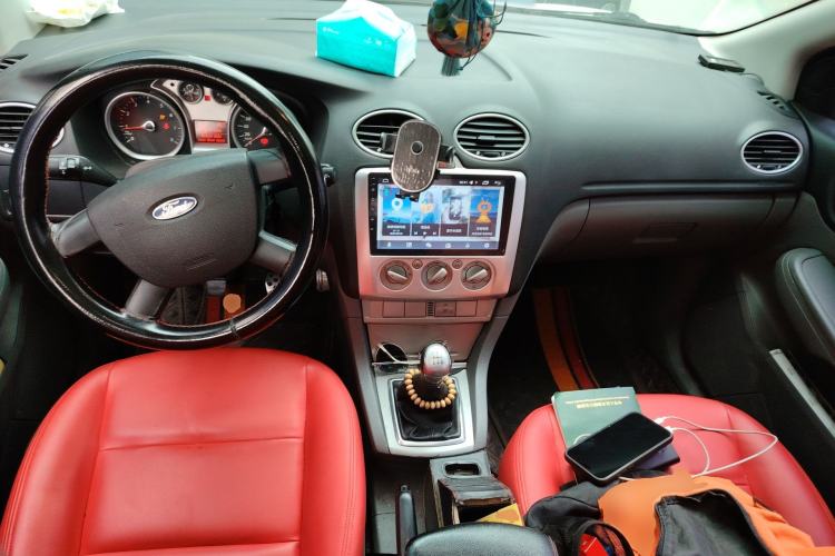 Used Ford Focus 2011 Hatchback 1.8L Manual Comfort Model Center Console