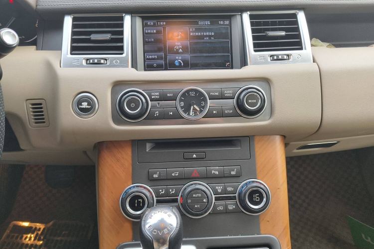 Used Land Rover Range Sport 2013 3.0 TDV6 Diesel Edition Audio And AC Panel