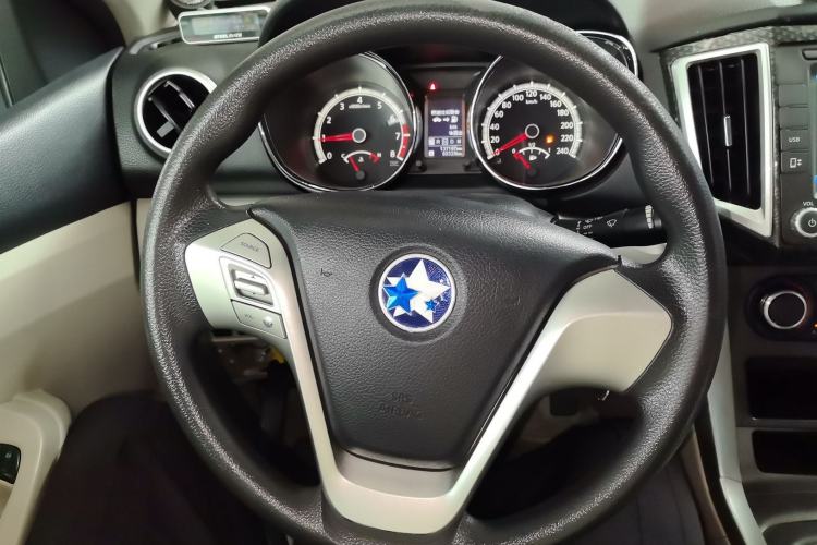 Used Venucia T70 2015 2.0L CVT Smart Choice Edition Steering Wheel