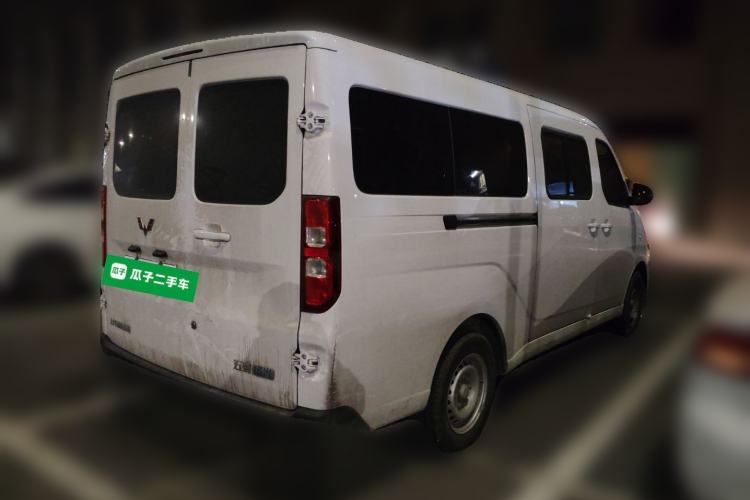 Used Wuling Yangguang 2024 300KM Comfort Version Passenger Van 75kW
