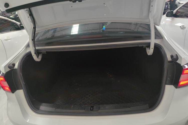 Used Roewe i5 2020 1.5L Automatic 4G Connect Luxury Flagship Edition
