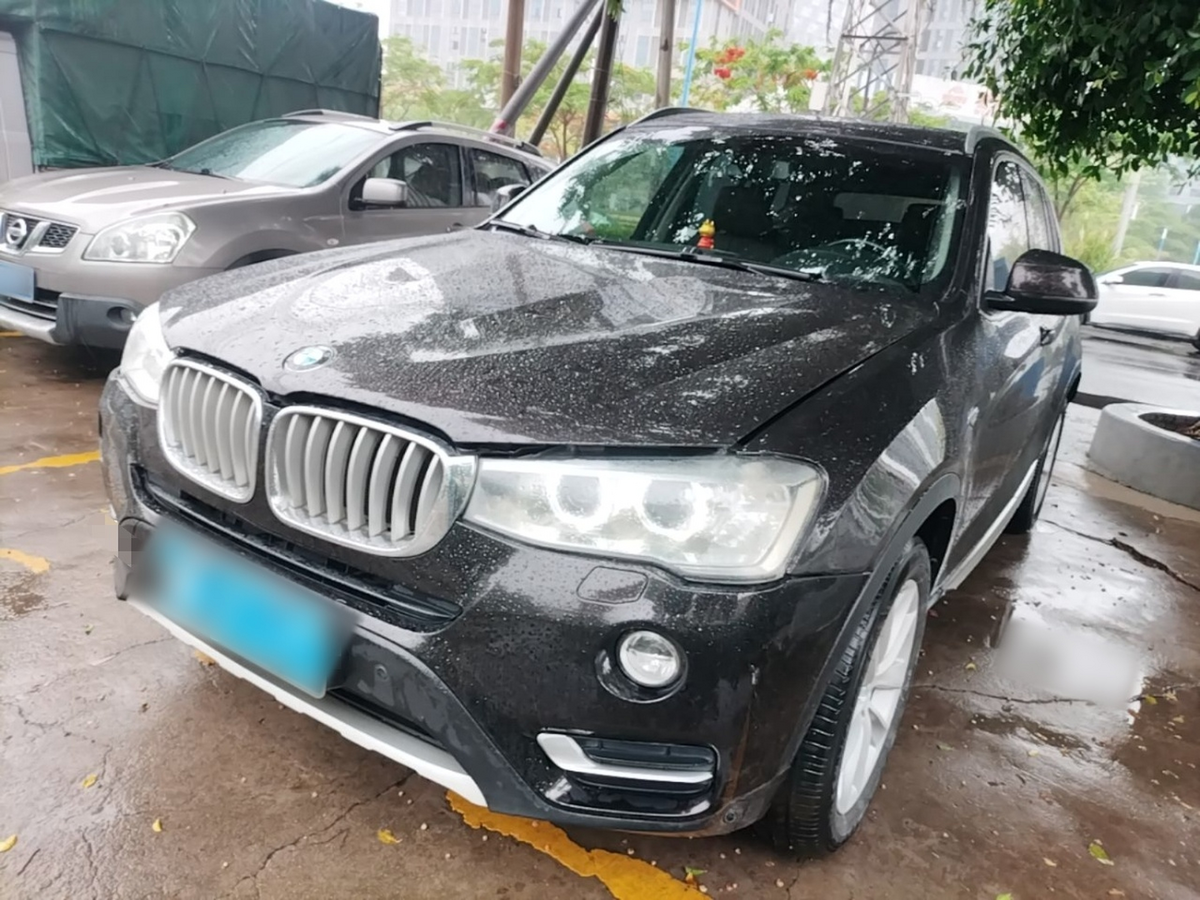 Под передней частью автомобиля