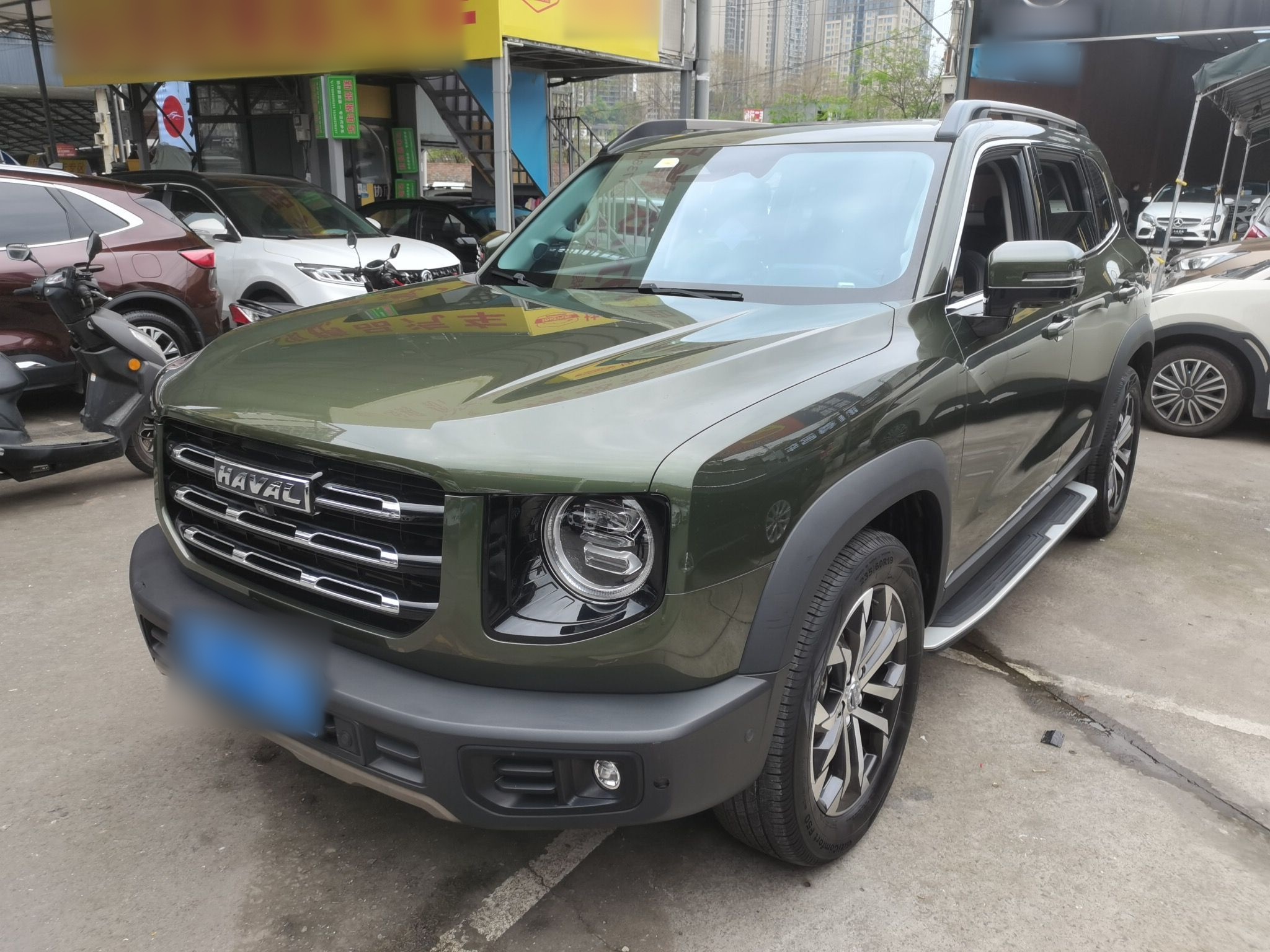 Под передней частью автомобиля