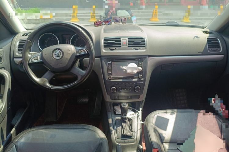 Used Skoda Yeti 2014 1.4 TSI DSG Polar Edition Center Console