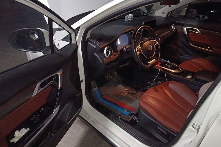 Used BAIC Beijing EU5 2019 R500 Smart Wind Edition