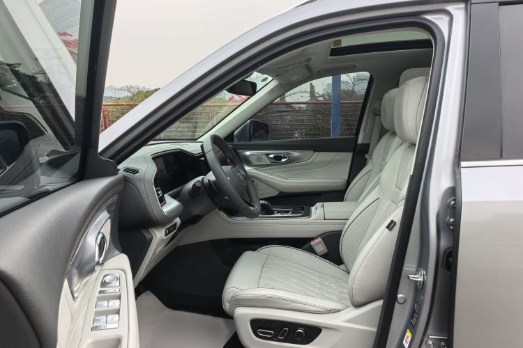 Used GAC Trumpchi GS8 2022 Linghang Series 2.0 TGDI Two-Wheel-Drive Luxury Smart Connectivity Version (7 Seats)