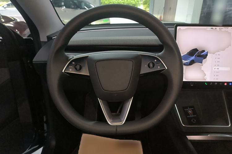 Used Tesla Model Y 2025 Rear-Wheel-Drive Version
