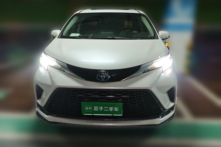 Used Toyota Granvia 2023 2.5L Hybrid Luxury Edition Front