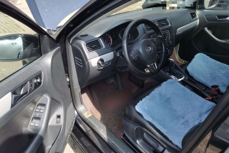 Used Volkswagen Sagitar 2012 1.4TSI Automatic Luxury Edition Driver Seat