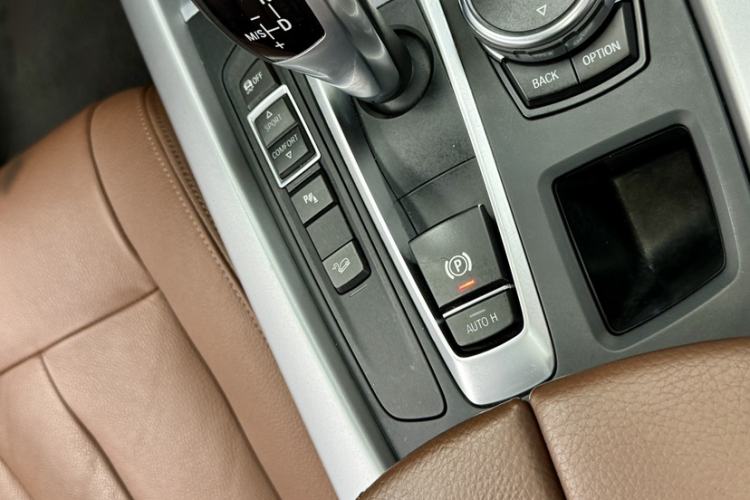 Used BMW X5 2016 xDrive35i parallel import Interior 9