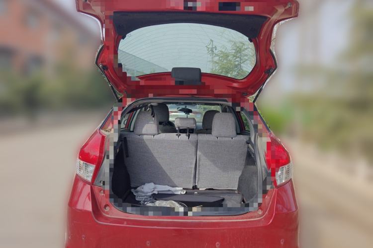 Used Toyota YARiS L Zhi Xuan 2015 1.5E Automatic Charm Edition Trunk