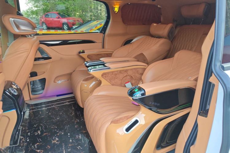 Used Buick GL8 2023 ES Lu Zun Comfort Model Left Rear Seat