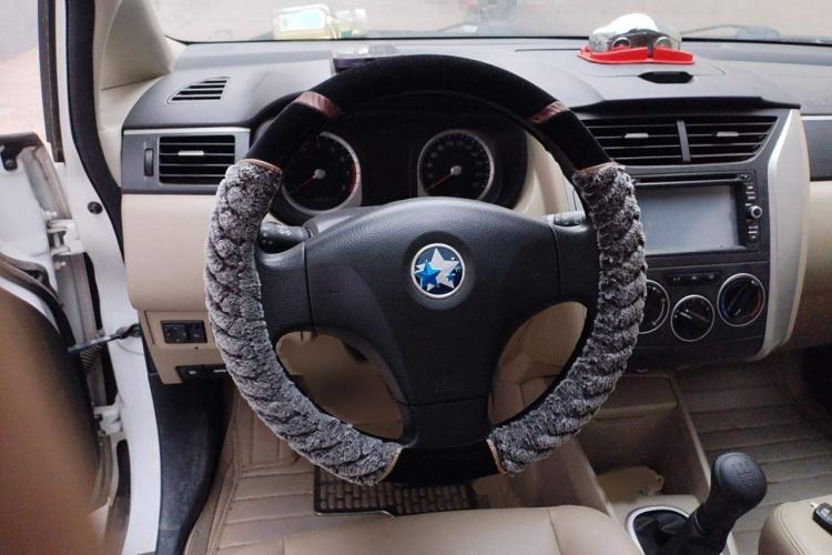 Used Venucia R50 2013 1.6L Manual Luxury Edition
