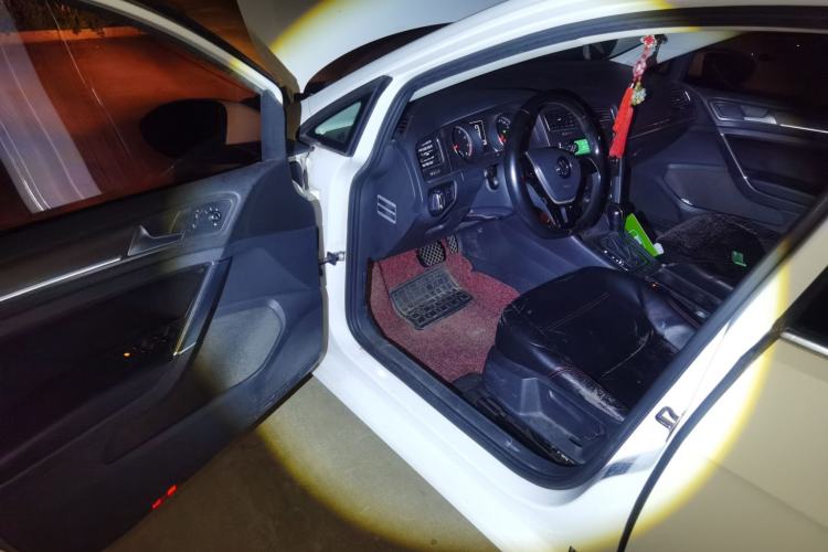 Used Volkswagen Golf 2014 1.6L Automatic Comfort Model Driver Seat