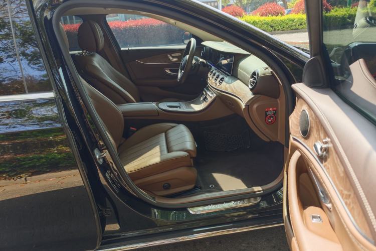 Used Mercedes-Benz E-Class 2019 E 260 L Interior 10