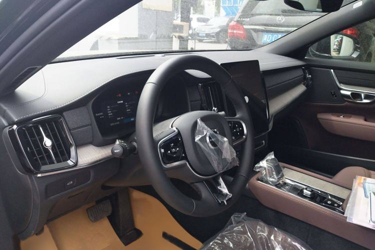 Used Volvo S90 2026 B5 Zhiyi Luxury Edition
