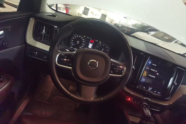 Used Volvo XC60 2020 T5 4x4 Smart Luxury Edition