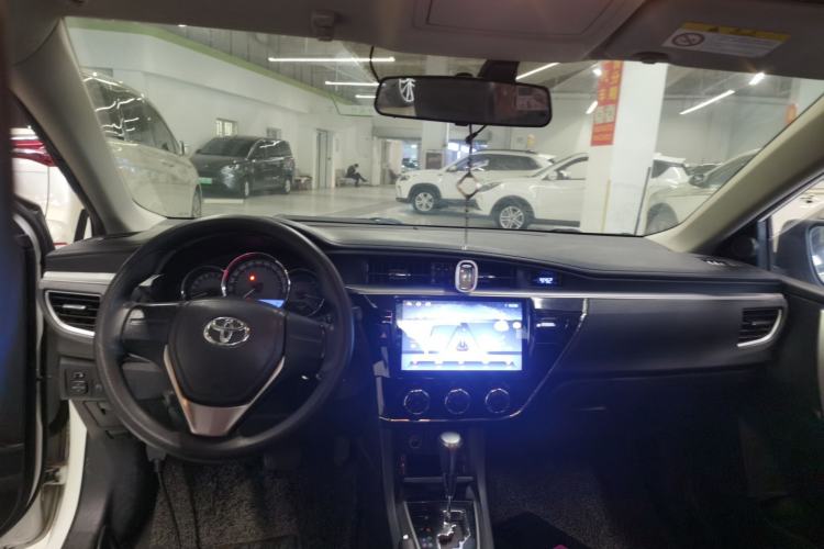 Used Toyota Corolla 2017 1.6L CVT GL Center Console