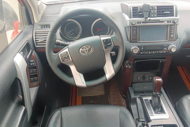 Used Toyota Prado 2014 4.0L Automatic TX-L Steering Wheel