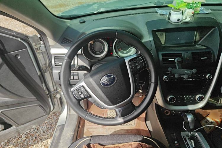 Used Bestune X80 2013 2.0L automatic luxury version
