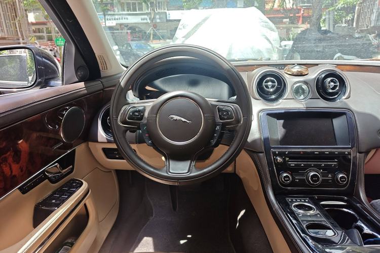 Used Jaguar XJ 2013 XJL 3.0 SC Panoramic Business Edition
