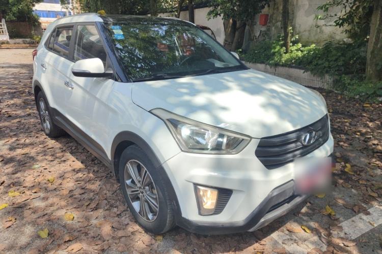 Used Hyundai ix25 2015 1.6L Automatic Two-Wheel Drive Smart GLS Trim Front Right 45 Deg